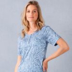 Blauwe Hajo pyjama wildlife patroon